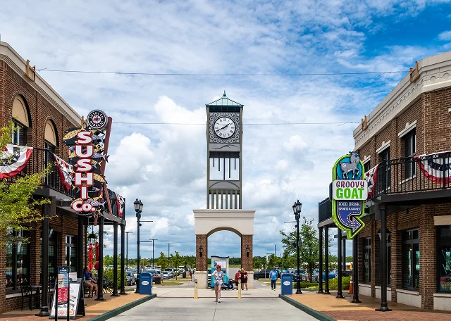 City of Foley in Alabama State, USA, 2021: Tourist plaza with a clock tower – Foley, cheap car insurance in Alabama